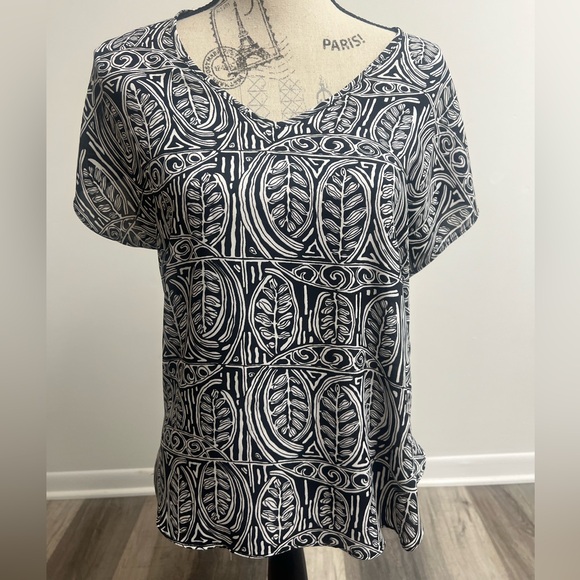 Loft Black & White Patterned Blouse! - Picture 3 of 13